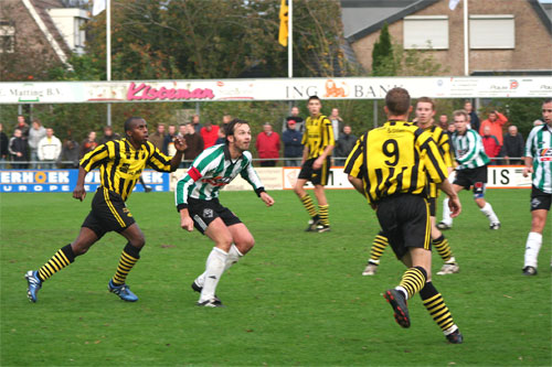 Match winnaar Wiljan Kattenberg wacht op de bal (Foto Helmich Lubberts)